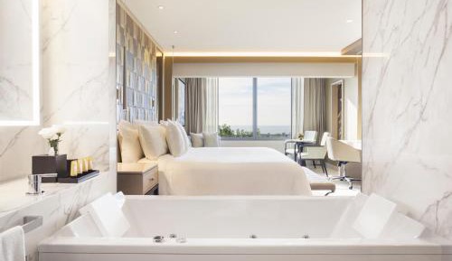 Royal Executive Junior Suite