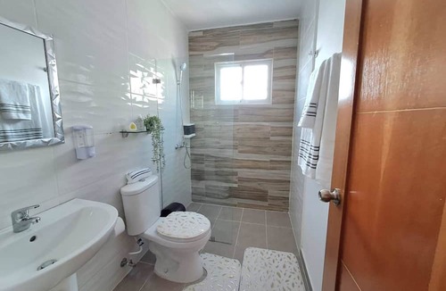 Pantoja Apartment | Getaway To Cozy Home 4 Br, 3,5 B