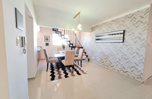 Pantoja Apartment | Getaway To Cozy Home 4 Br, 3,5 B
