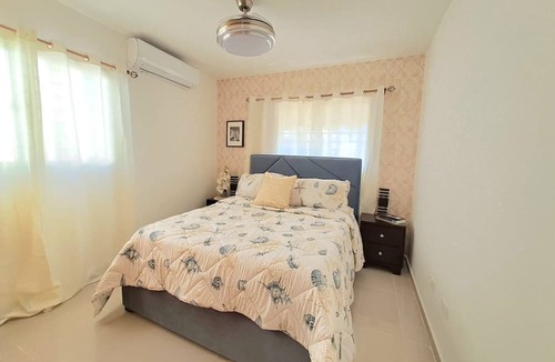 Pantoja Apartment | Getaway To Cozy Home 4 Br, 3,5 B