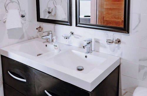 Gascue Apartment | Amplio apartamento con hermosa vista. /Spacious apartment with a beautiful view.