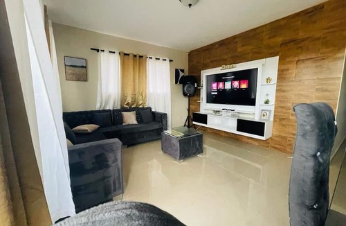 San Francisco de Macoris Condo | Condo 3 Bd Apt, Internet,2 Parqueo,lavadora,ac