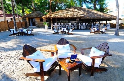 Los Maestros Apartment | Splash Into This Fabulous Waterpark Family Resort