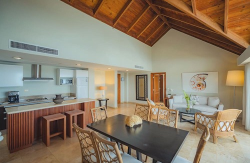 Puerto Bahia Resort | Bannister Hotel & Yacht Club