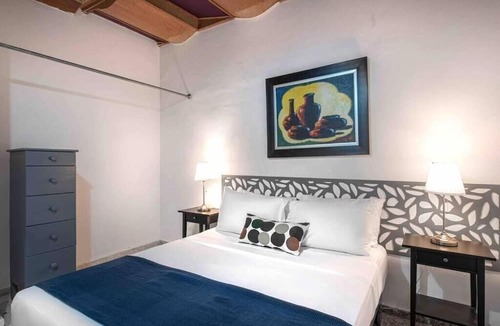 Gascue Apartment | Apartment in Gazcue Sleeps 6