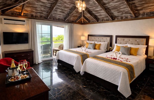 Juan Esteban Hotel | DAYMOND BLUE TROPICAL LODGE