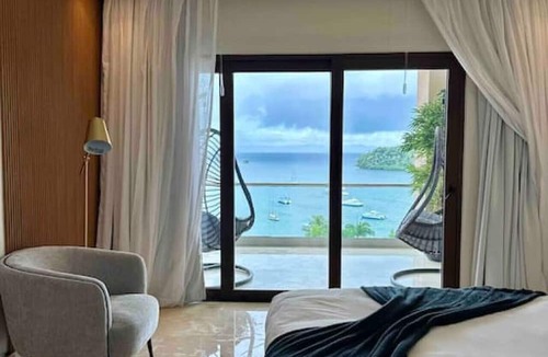 Samana Apartment | Upscale 2 Bdrm 2 Bath Penthouse with Spectacular Bay View, King Beds, Pool, Gym...