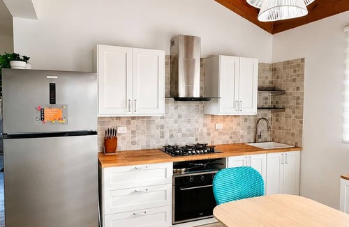 Los Melones Apartment | ANYA 3 Modern Retreat Apt