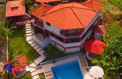 Montellano Villa | beautiful old villa to spend time with the family