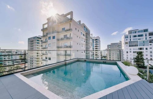Downtown Santo Domingo Apartment | Santo Domingo Apartment with Pool, Gym & Free Parking