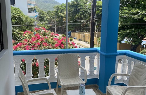 Paraiso Apartment | Casita Linda - Beachfront 3 Bed 1 Bath, AC, Hot Water, Wi-fi, near Los Patos