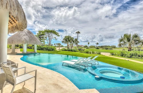 Punta Cana Villa | Paradise at Cayuco, Villa with 6 Bdrs - Pool & Jacuzzi