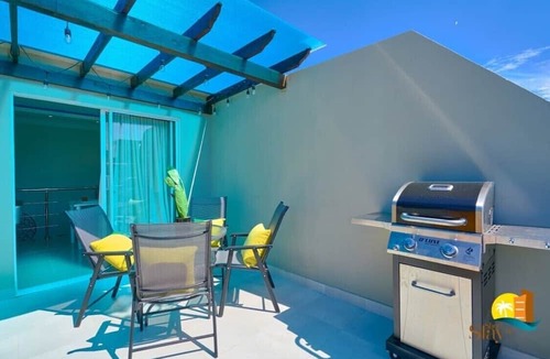 Punal Apartment | King Size Penthouse| Rooftop Jacuzzi| Pool Table| BBQ| 7 min Airport