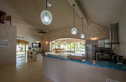 La Iglesia Villa | Perfect Getaway – Villa with Pool & Jacuzzi Near Town & Beach, Las Terrenas