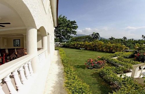 Los Brazos House | LHVC Chairman's Circle - 7 Bed Villa - LOWEST ALL INCLUSIVE FEE - VIP Gold Bands