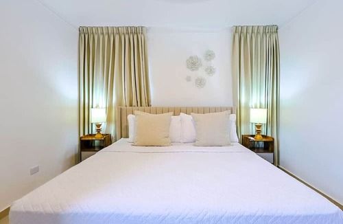 Santo Domingo Apartment | Elegant Sea View 3BD Apt, King Bed, Full AC, Pool.
