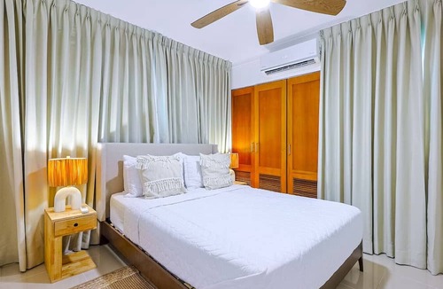 Santo Domingo Apartment | Elegant Sea View 3BD Apt, King Bed, Full AC, Pool.