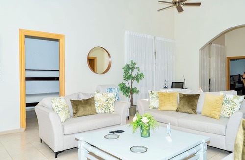 Juan Dolio Villa | Marvelous 5-bedroom villa with AC in Juan Dolio