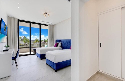 Punta Cana Villa | Las Palmas Estate: 3 luxury villas, pools, Jacuzzis, golf carts & staff