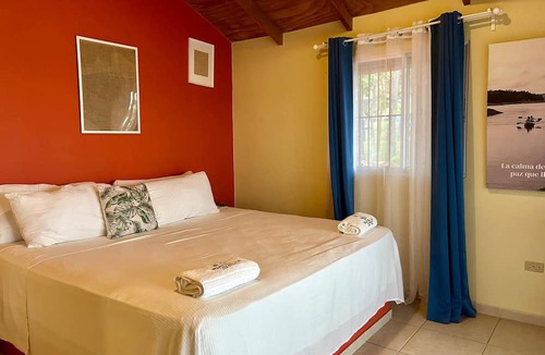 Yaque Arriba Bed & Breakfast | Villas Del Lago Resort – King Room | Upper Floor
