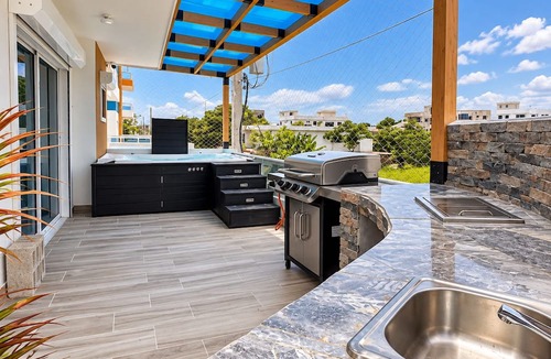 Prado Oriental Apartment | The Duo by Suarez Properties | Jacuzzi & BBQ