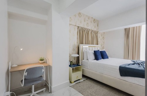 Lope De Vega Condo | Stylish, City Center Condo, Fast Wi-Fi, Full AC.