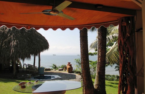Puerto Bahia Villa | Caracoles House is a "treasure chest" of a house that directly overlooks the sea.