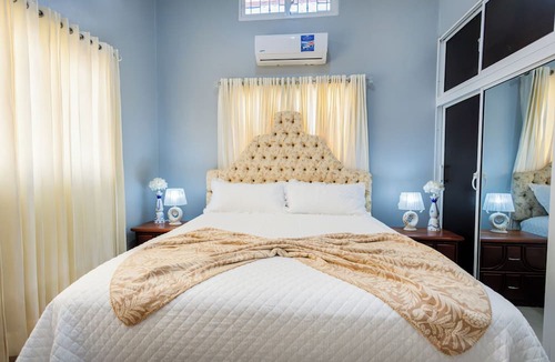 Santiago de los Caballeros House | Villa Mirella , Santiago Poolside retreat