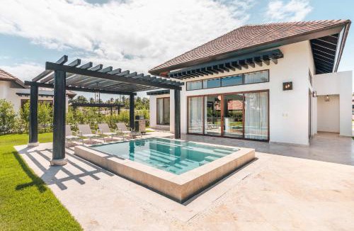 Punta Cana Villa | Tropical villa with picuzzi at Green Village BCA