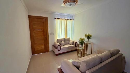 Licey al Medio House | Casa Familiar en Residencia Privada