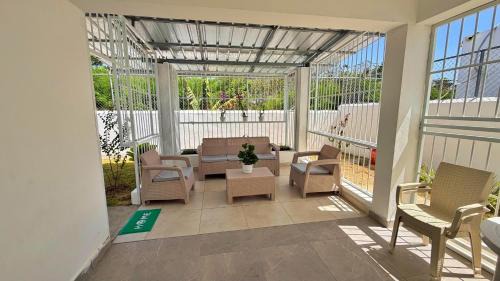 Licey al Medio House | Casa Familiar en Residencia Privada