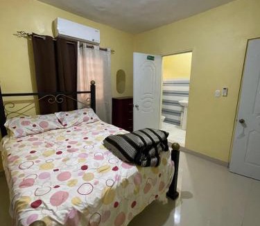 Pedernales House | David's 2nd floor, crib