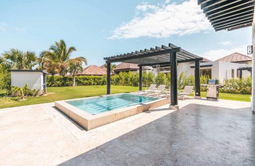 Punta Cana Villa | Charming Tropical Villa with Jacuzzi at Green Village