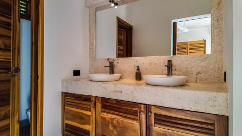 La Iglesia House | 5 Bedroom Villa With BBQ and Washer