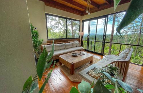 Jarabacoa Villa | Escpate al Bosque Villa Completa Piscina BBQ Hasta 12 Huspedes