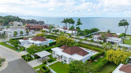 Playa Chiquita Villa | Luxury 2BR Villa in Ocean Village by Santa Fe