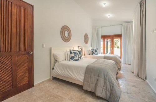 Punta Cana Villa | Tropical villa with pool at Green Village B843