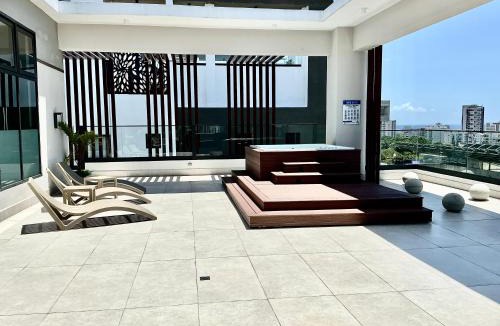Evaristo Morales Apartment | Luxury Designer Suite, Infinity Pool,City Views