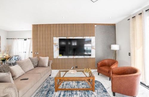 Residencial ROMANA Villa | Luxury 8-bed villa, pool & ocean view