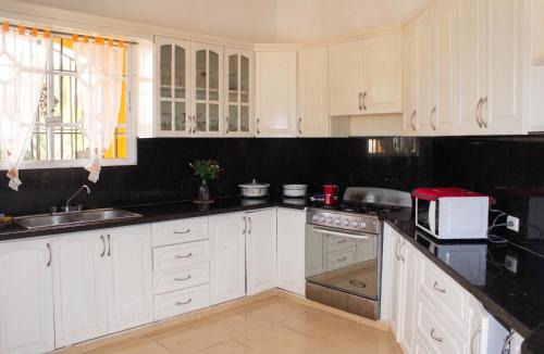 Nagua Villa | Elegant Villa in Nagua with Private Pool and Jacuzzi
