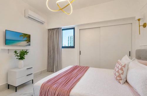 Evaristo Morales Apartment | 2BR Urban Oasis DowntownSD with Pool & Gym & Balcony