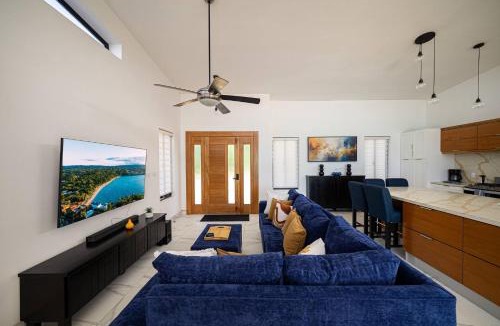 La Mulata Villa | Luxe Villa in the Caribbean Gated Pool Sun