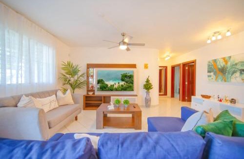 Urbanizacion Tavarez House | COZY 7BR Villa BIG POOL Close to beach