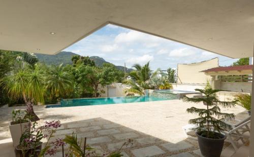 Residencial El Doral Villa | Villa las orquídeas terraza y piscina FAMILIAR, a 5 minutos de la playa!