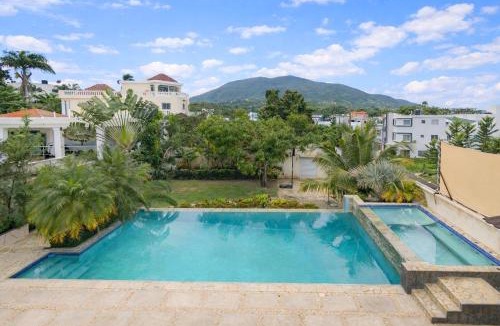 Residencial El Doral Villa | Villa las orquídeas terraza y piscina FAMILIAR, a 5 minutos de la playa!