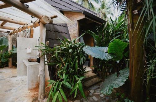 Samana Hostel | Leisy's Garden Cabins & Dorm