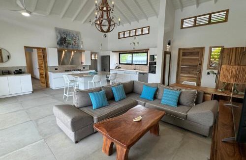La Iglesia House | 5 Bedroom Villa With BBQ and Washer