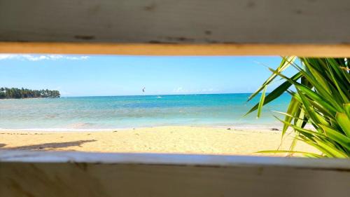La Iglesia House | BEACH FRONT 3 Bedroom Villa with Pool Sleeps 7