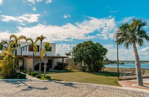 Cap Cana Marina House | Dreamy 4BR Villa in Cap Cana's Marina