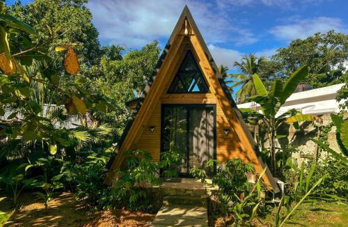 Samana Hostel | Leisy's Garden Cabins & Dorm